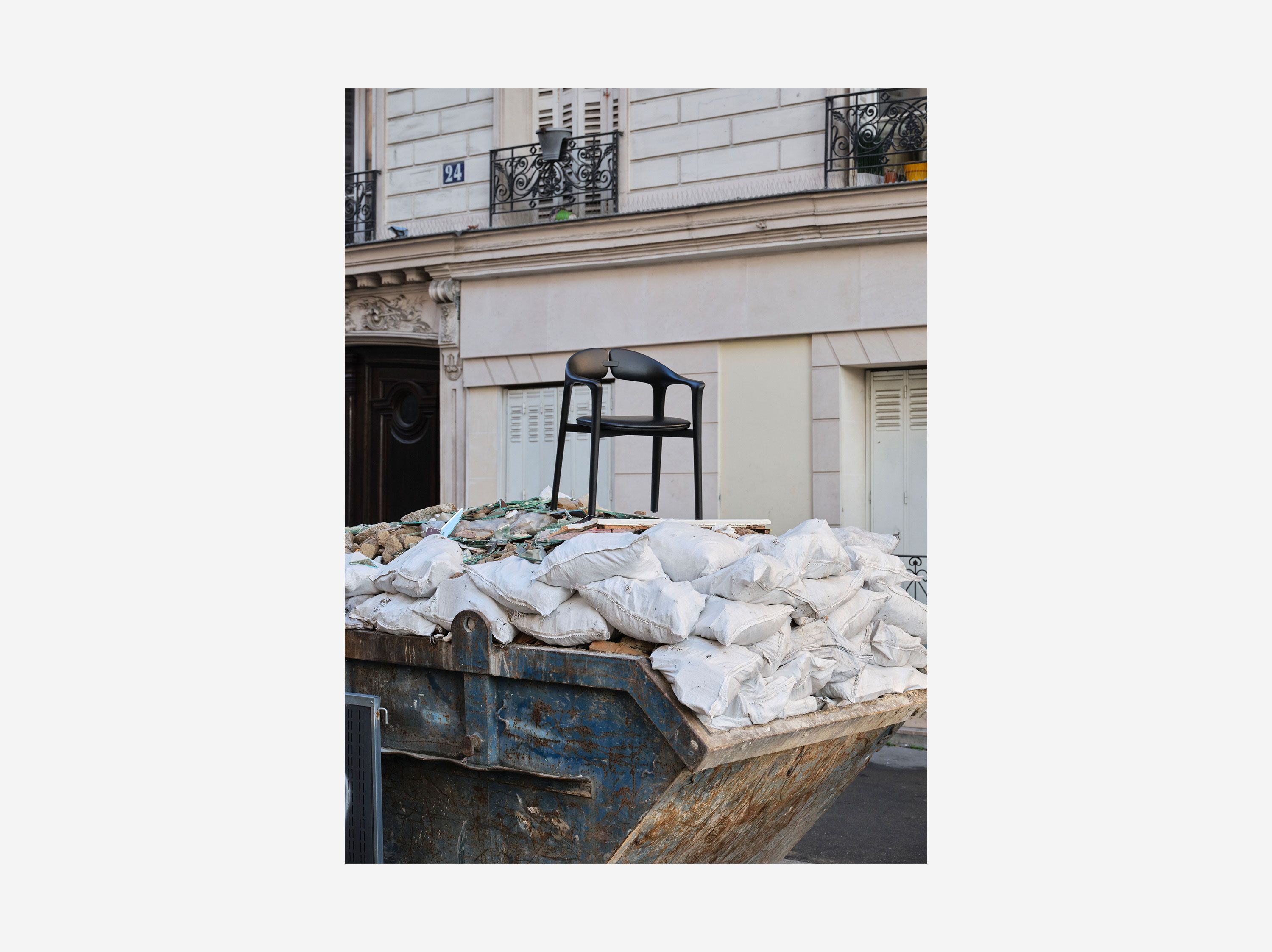 Lepida_ChairwArmrest_Ambient.jpg