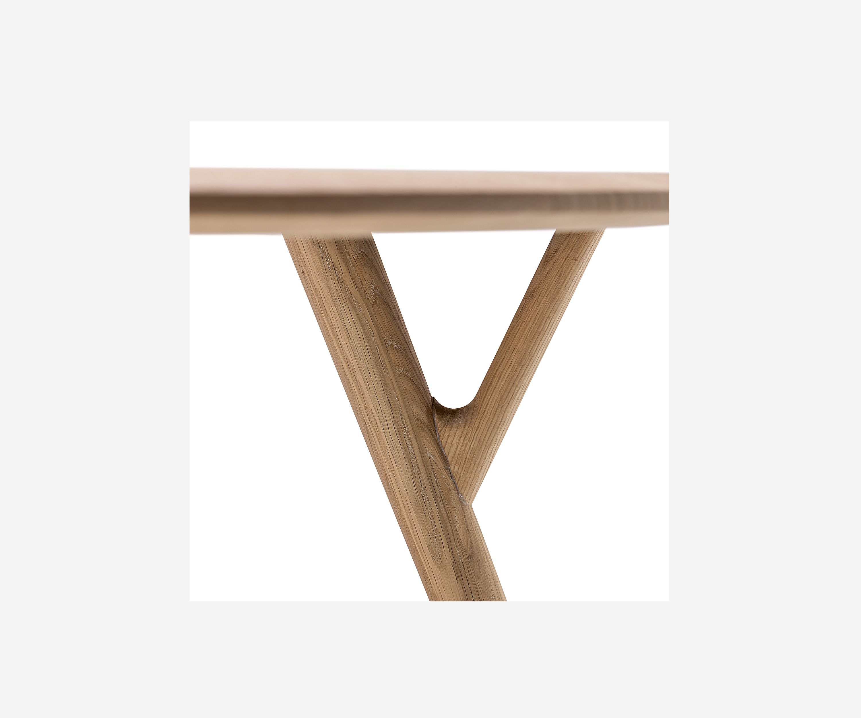 organic_diningtable_round_3_.jpg
